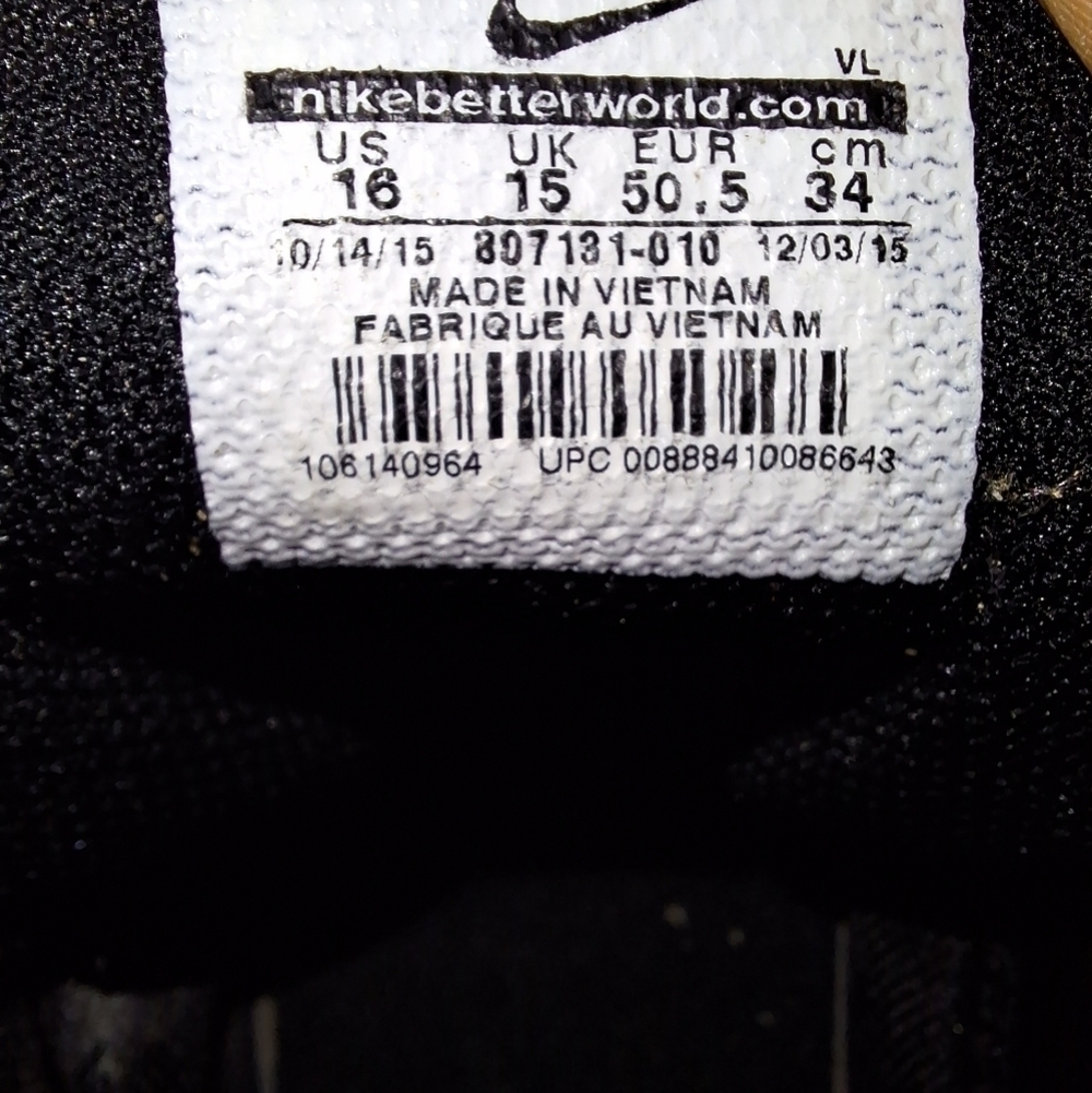 A pair of Nike Hurache baseball shoes. Like new condition. In a mens size 16. - Picture 10 of 11